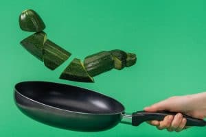 Recette de courgette sans sel - Comment cuire les courgettes dans une poêle - Cuisson - Cuisinier minimaliste