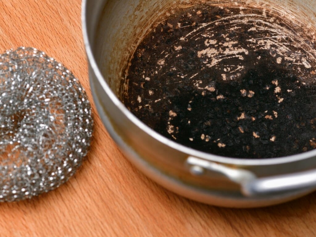 Cocotte inox brûlée