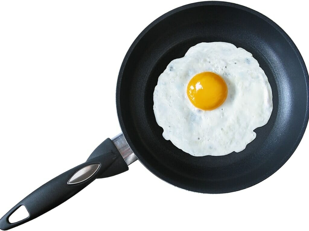 Poêle Tefal et oeuf