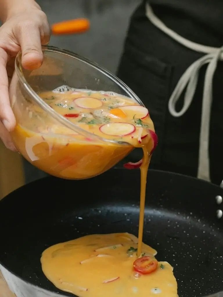 Poêle antiadhésive sans PFOA avec omelette
